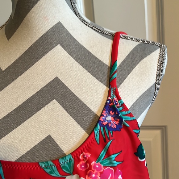 Old Navy Tropical Print Ruffle Swim Top - Picture 4 of 8